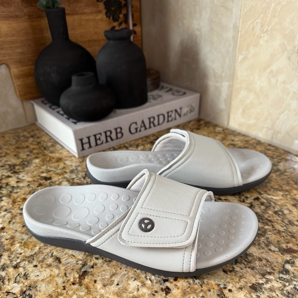 Vionic Kiwi Slide Sandal, Men’s Size 6 ~ Women’s Size 7